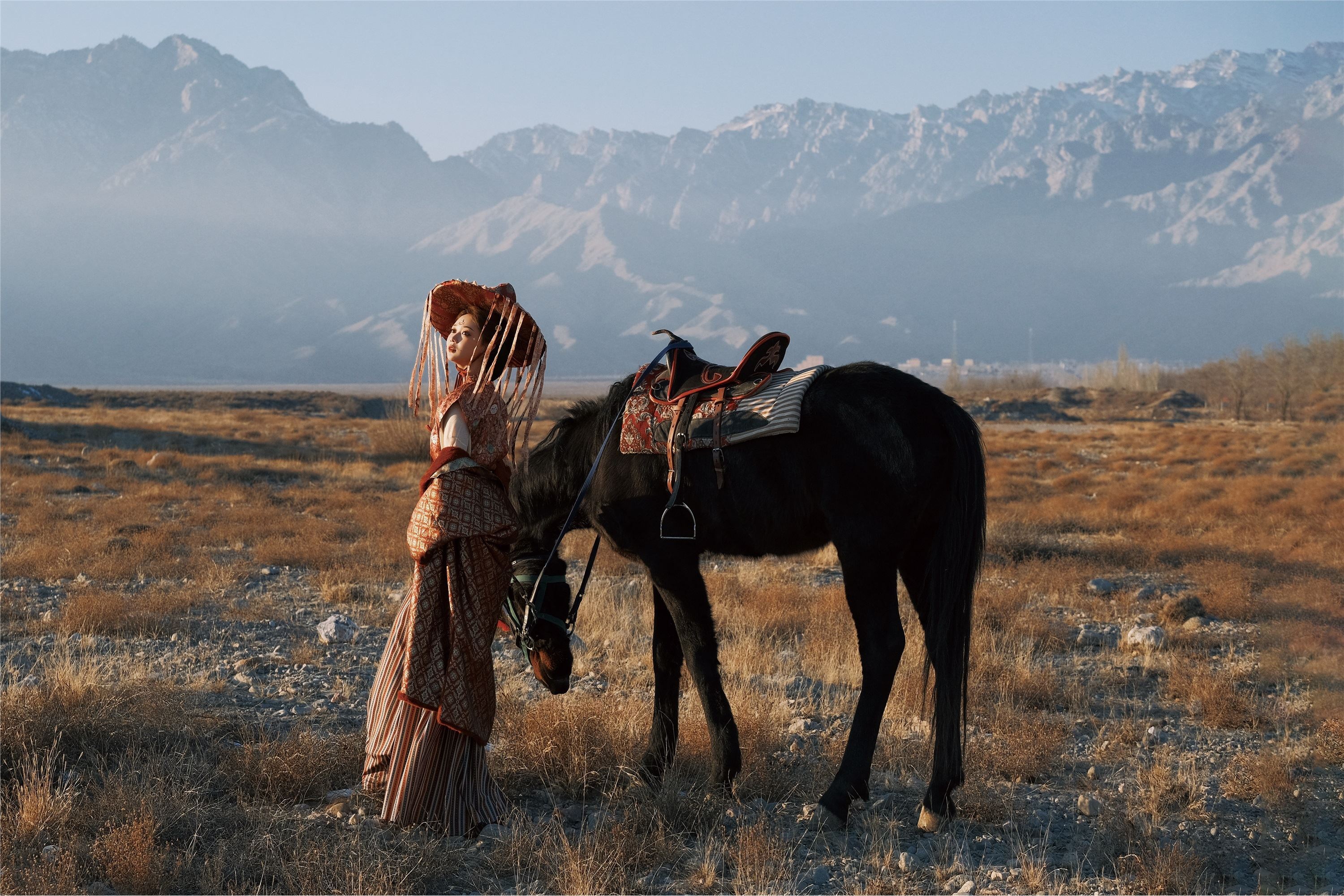 YITUYU艺图语 2025.03.10 渡关山 夏念